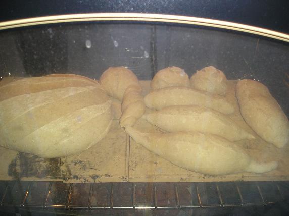 En el horno con los panecillos.JPG