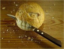Pan comiendo cuchillo.jpg