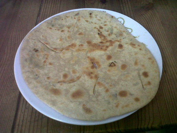 Paratha de cebolla, jengibre, queso y cilantro peq.jpg