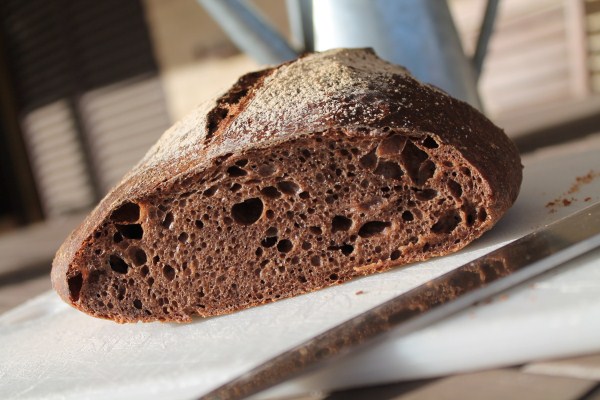 black cocoa spelt 14-10-12 11 (600 x 400).jpg