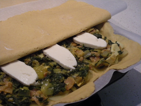 068 -  aempanada,  Txakinarto  amb bledes, mozarella fresca... (600x450).jpg