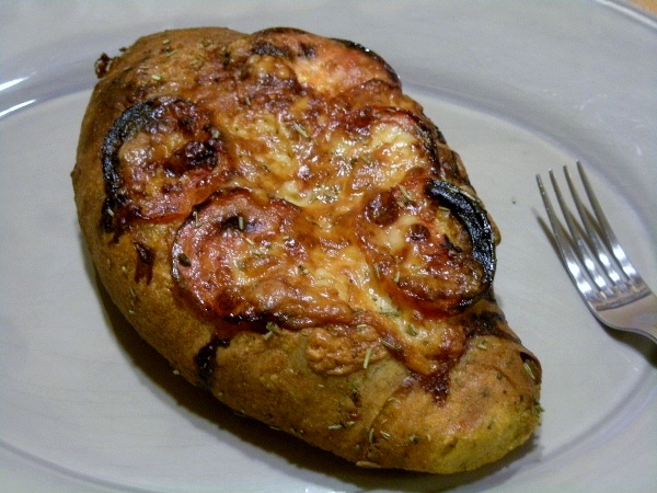 018 - pa de tomaquet, pipes de carbassa, oli amb herbes de Provença i mozarella(600x450).jpg