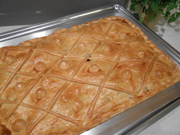 009 - empanada de ceba, espinacs i formatge de cabra. cuita (600x450).jpg