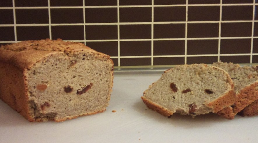 Pan de harina de alforfón, leche y pasas