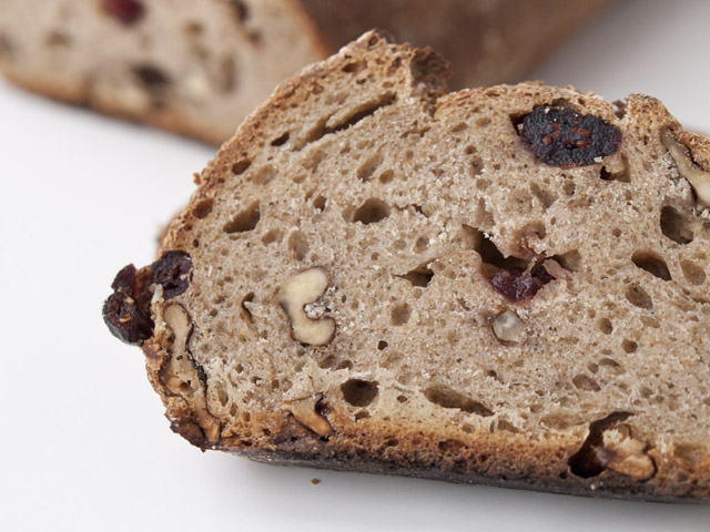 Pan de centeno, nueces y arándanos Faragulla.JPG