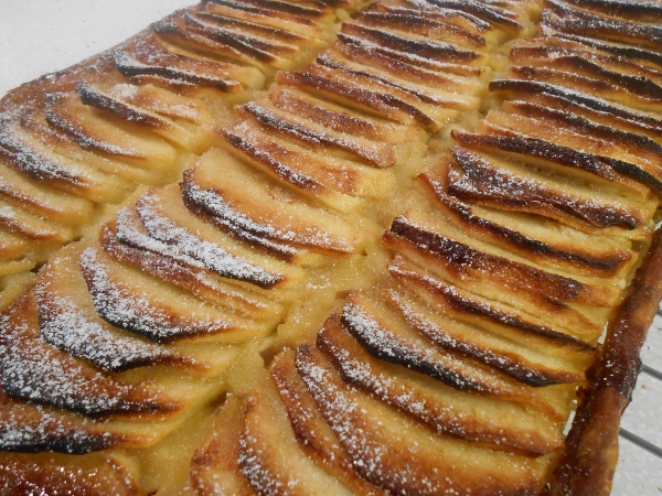 005 - tarta poma amb  crema i copota de idem (600x450).jpg