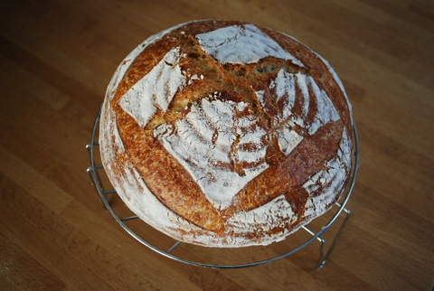 Pan hecho con harina del mercadona &quot; harina de fuerza&quot; , precio 0,79 euros.