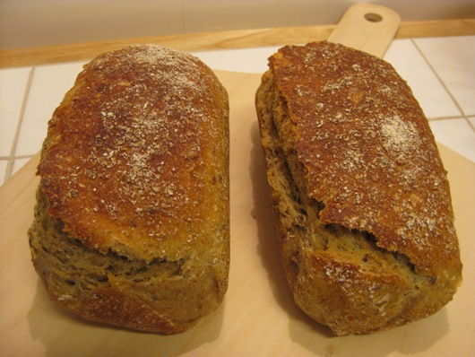 Pan con masa vieja, centeno y harina de semillas.JPG