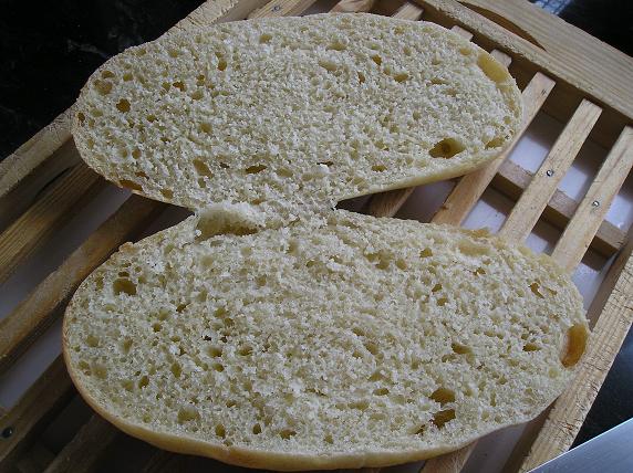 Miga molletes para el bocata del cole.JPG