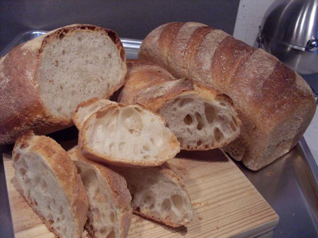 004 - pages amb massa vella i motlle integral i baguette amb poolish.JPG